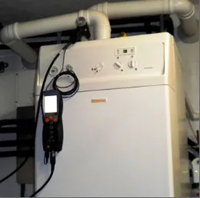 Caldaia con analizzatore di combustione per verifica efficienza e sicurezza