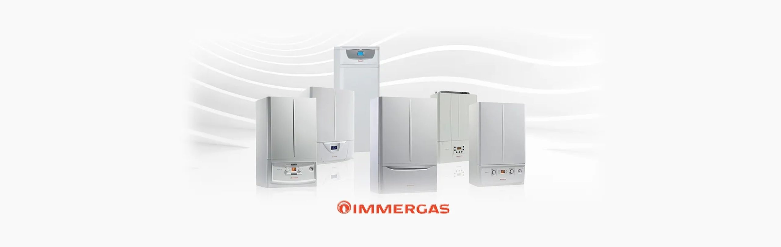 Gamma di caldaie Immergas a condensazione e tradizionali su sfondo chiaro con logo ufficiale Immergas